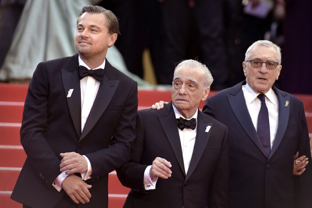 Les acteurs américains Leonardo DiCaprio et Robert De Niro avec le réalisateur Martin Scorsese au Festival de Cannes en 2023 à l'occasion de la montée des marches pour le film “Killers Of The Flower Moon”. Photo par Rocco Spaziani/Archivio Spaziani/Mondadori Portfolio via Getty Images.