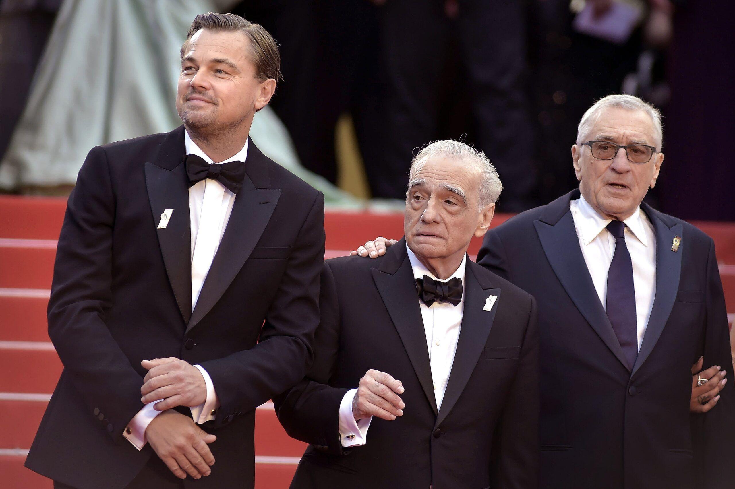 Les acteurs américains Leonardo DiCaprio et Robert De Niro avec le réalisateur Martin Scorsese au Festival de Cannes en 2023 à l'occasion de la montée des marches pour le film “Killers Of The Flower Moon”. Photo par Rocco Spaziani/Archivio Spaziani/Mondadori Portfolio via Getty Images.