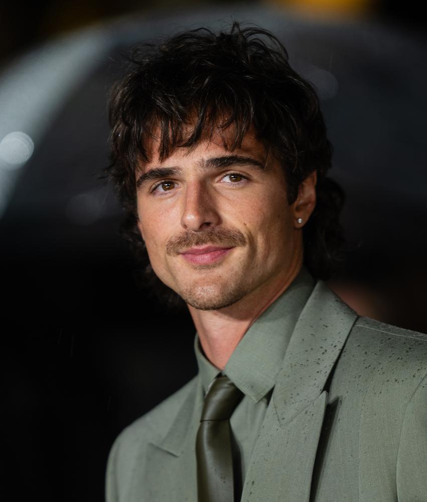 Jacob Elordi à l’avant-première britannique du film “Hurlevent” le 5 février 2026 à Londres, en Angleterre. © Samir Hussein/WireImage.
