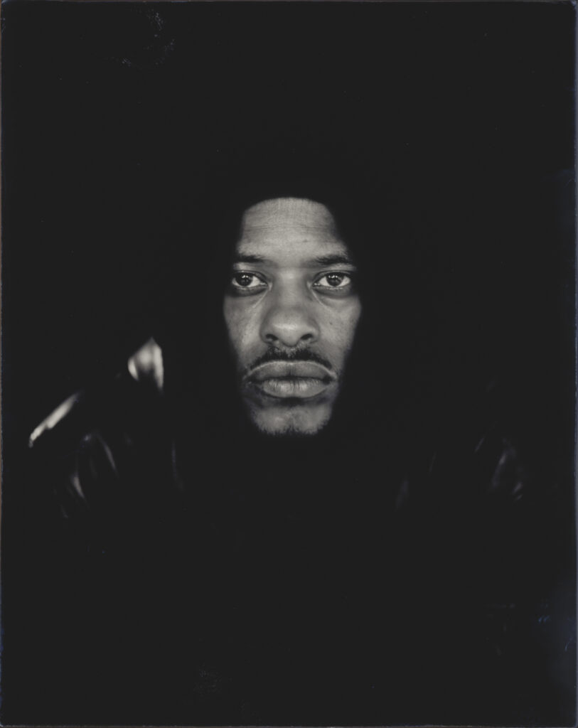 Pink Siifu photographié par Nora Cammann.