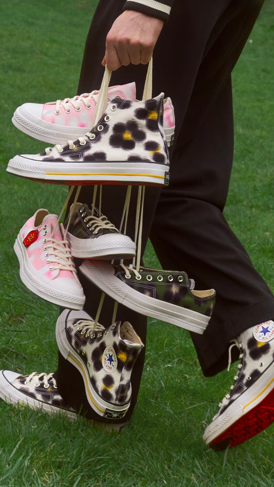 Les Converses Chuck 70 à motifs fleuris, en collaboration avec Kenzo et Nigo. 