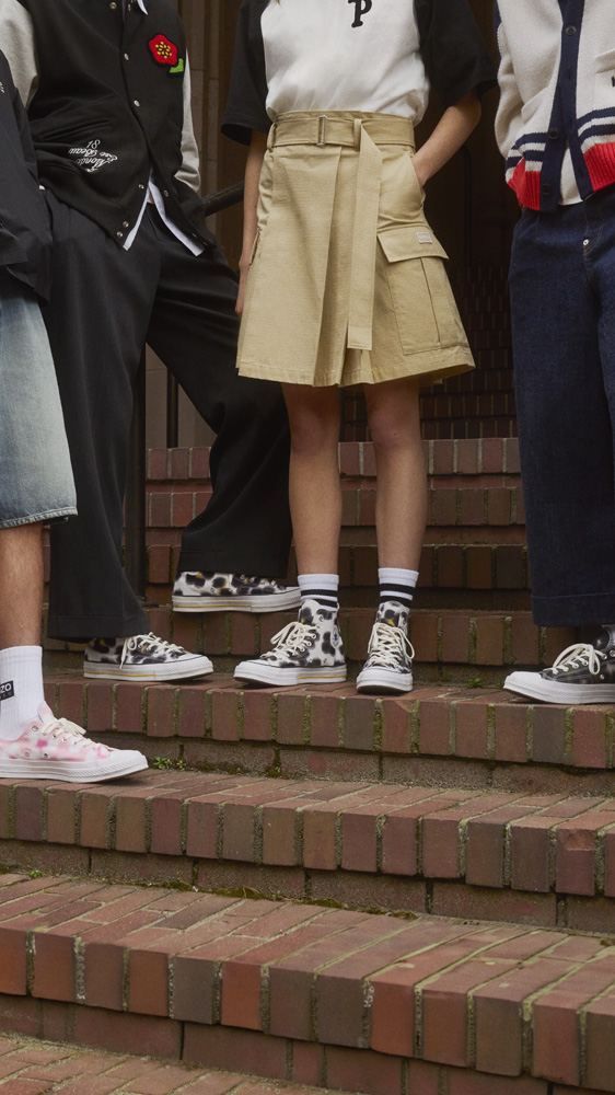 Les Converses Chuck 70 à motifs fleuris, en collaboration avec Kenzo et Nigo. 