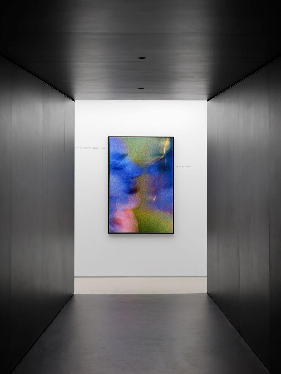 Œuvre de l'artiste Nanténé Traoré. Vue de l'exposition 1000 milliards d'images chez Reiffers Art Initiatives, Paris.