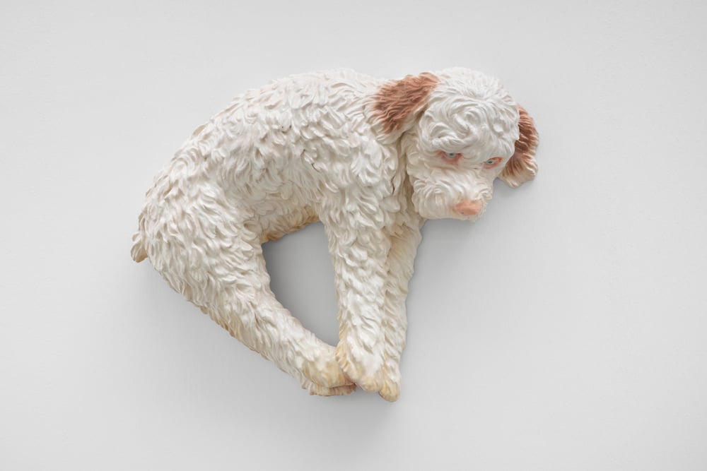 sculpture de Diego Marcon, Altri cani morti (8) (2023).