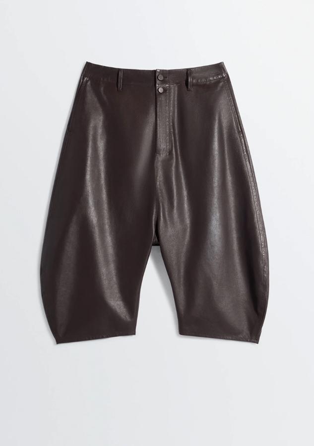 bermuda en cuir tendance printemps-été 2026 lemaire