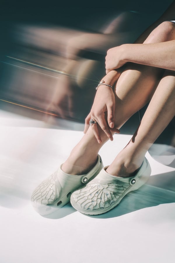 collab mode 2025 crocs x swarovski