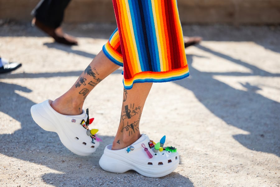 crocs compensées blanches à charms
