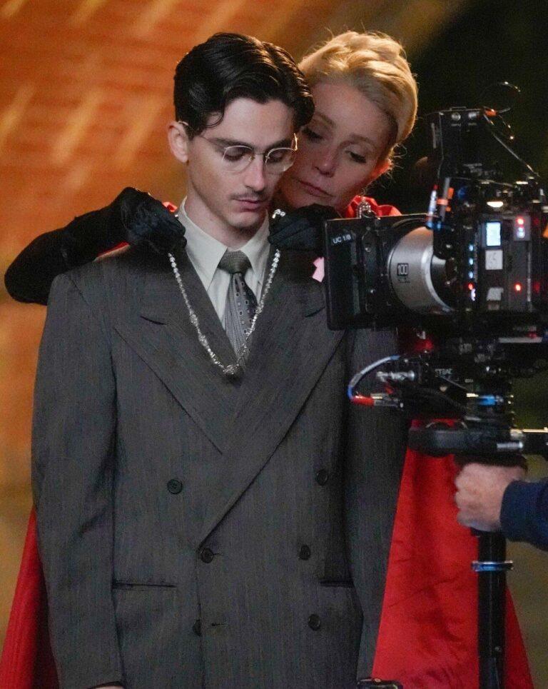 Gwyneth Paltrow et Timothée Chalamet sur le tournage de Marty Supreme.