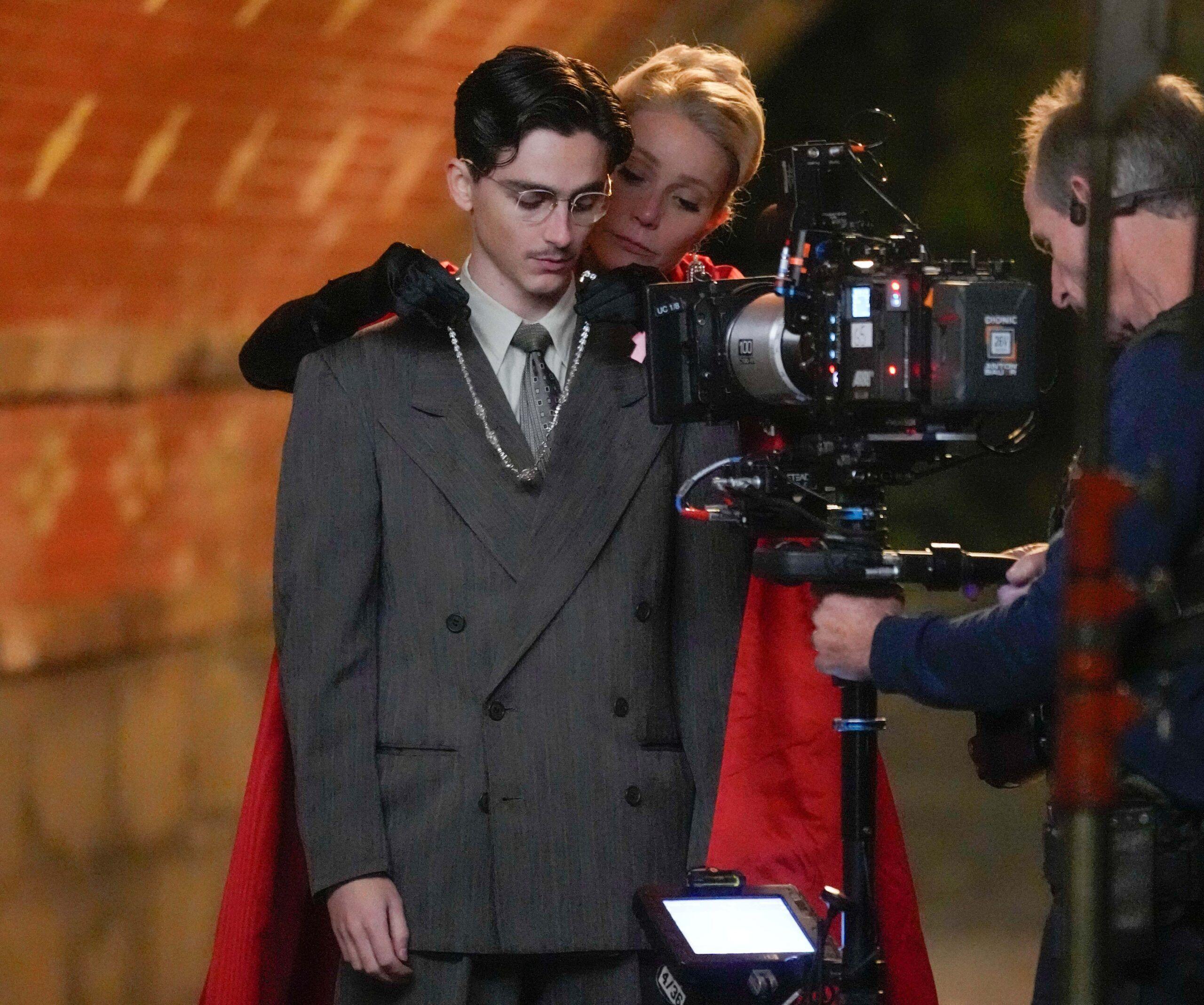Gwyneth Paltrow et Timothée Chalamet sur le tournage de Marty Supreme.