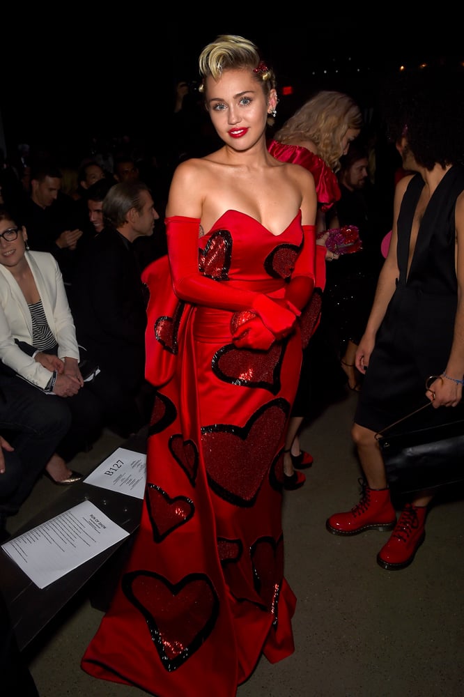 Miley Cyrus en Valentino au gala Inspiration de l'amfAR aux Spring Studios à New York le 16 juin 2015 © Dimitrios Kambouris/WireImage.