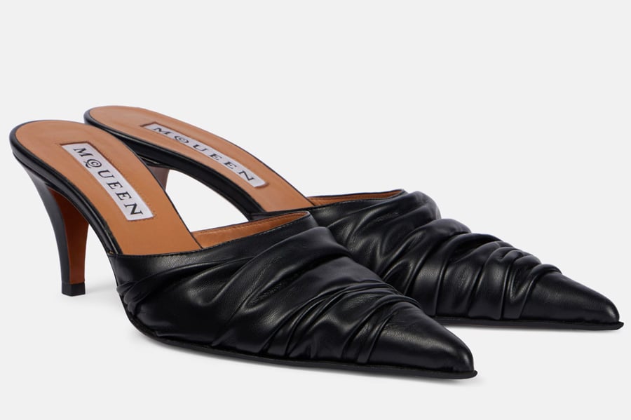 mules bout pointu cuir noir mcqueen