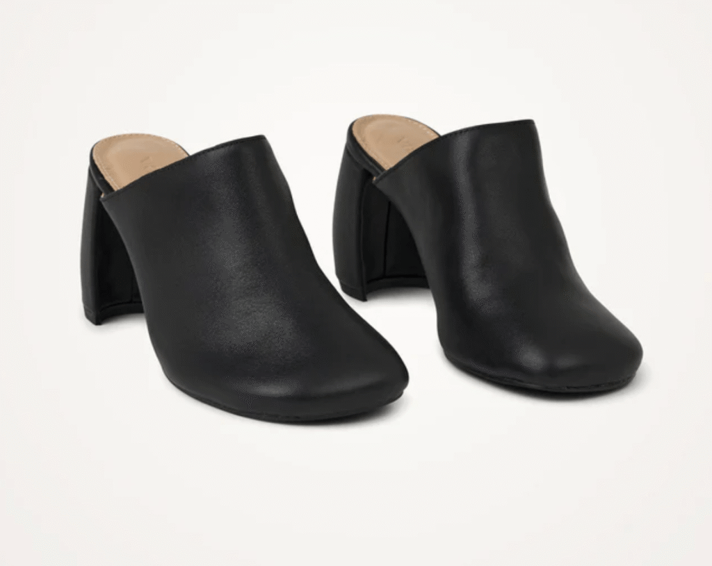 mules en cuir noir et à bout rond tendance vanessa wu