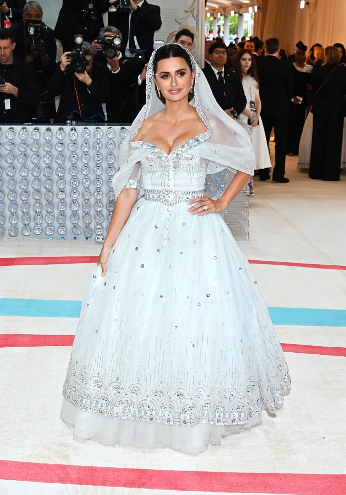 Pénélope Cruz au Met Gala 2023 tenu au Metropolitan Museum of Art le 1er mai 2023 © Michael Buckner/Variety via Getty Images.