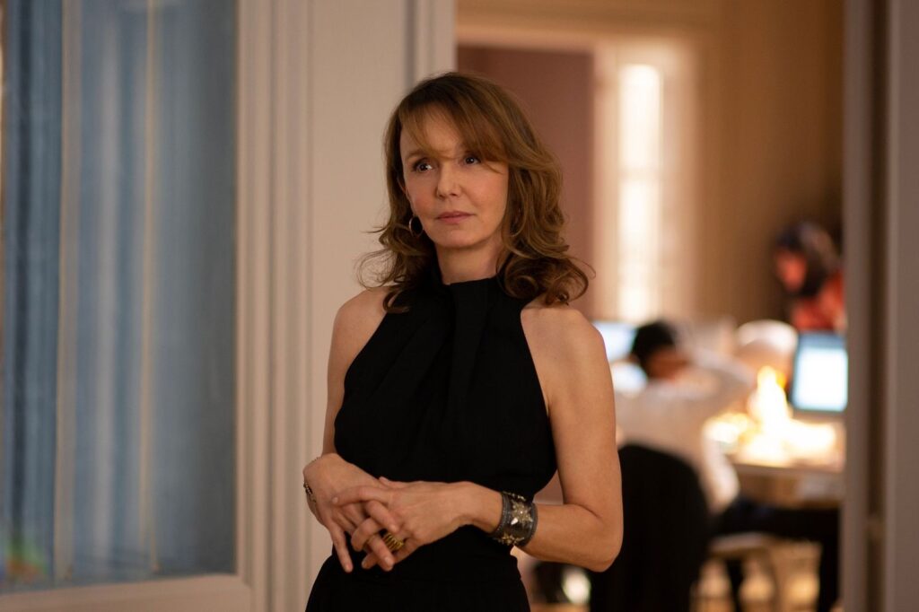 Sylvie dans Emily in Paris. Copyright STÉPHANIE BRANCHU/NETFLIX