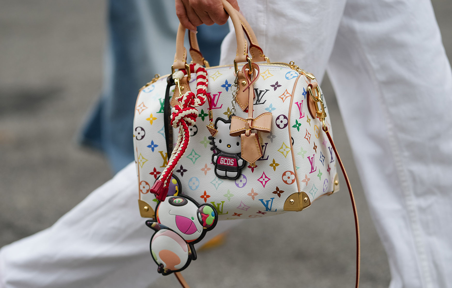 bag charm hello kitty et panda superflat louis vuitton x murakami