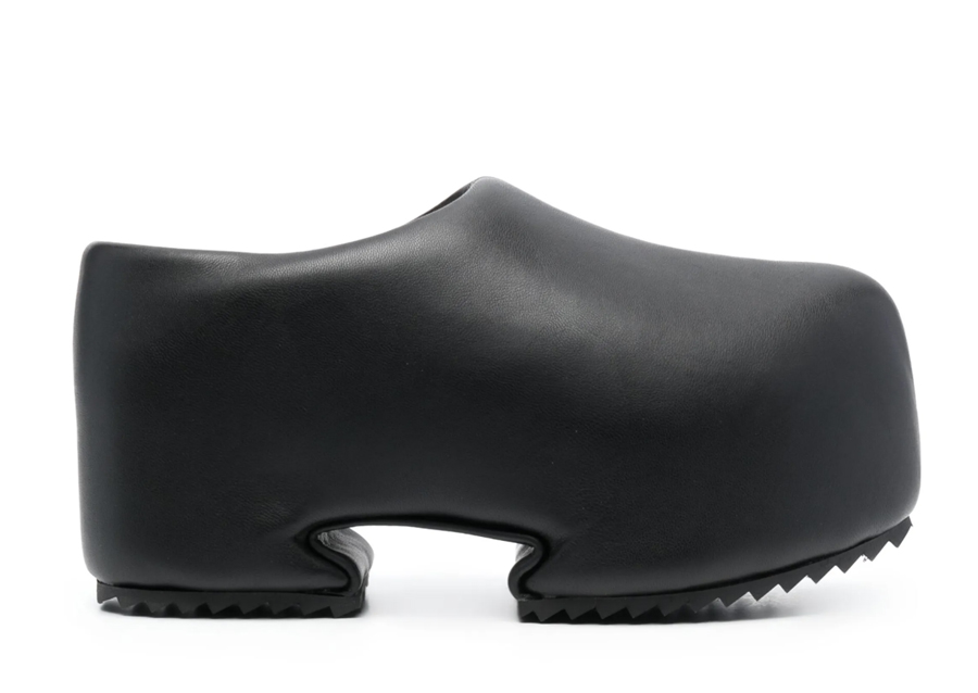 sabots à plateforme en effet cuir noir Yume Yume