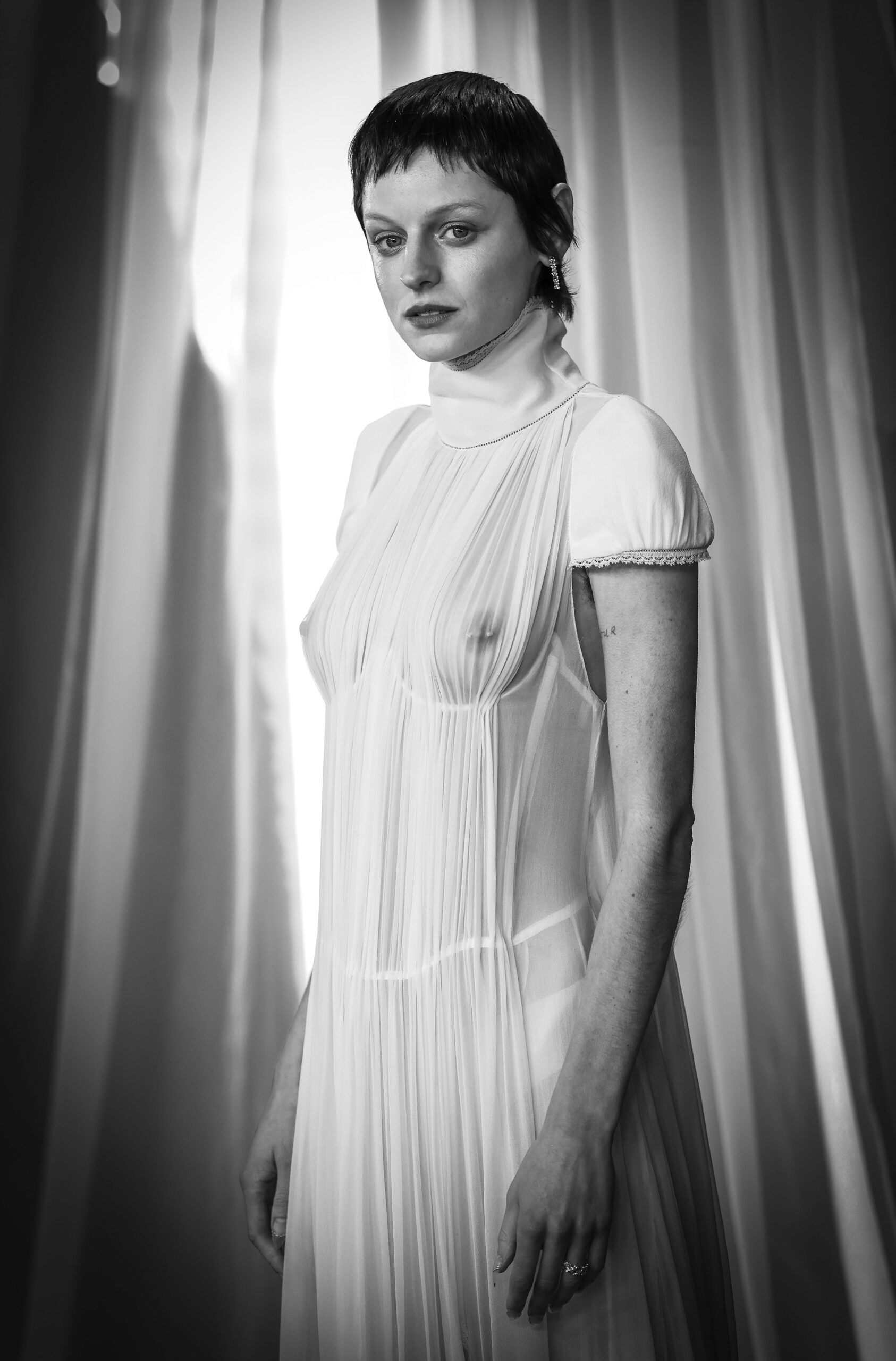 Emma Corrin à l'avant-première de Nosferatu à Londres en décembre 2024 © Photo byMike Marsland/WireImage.