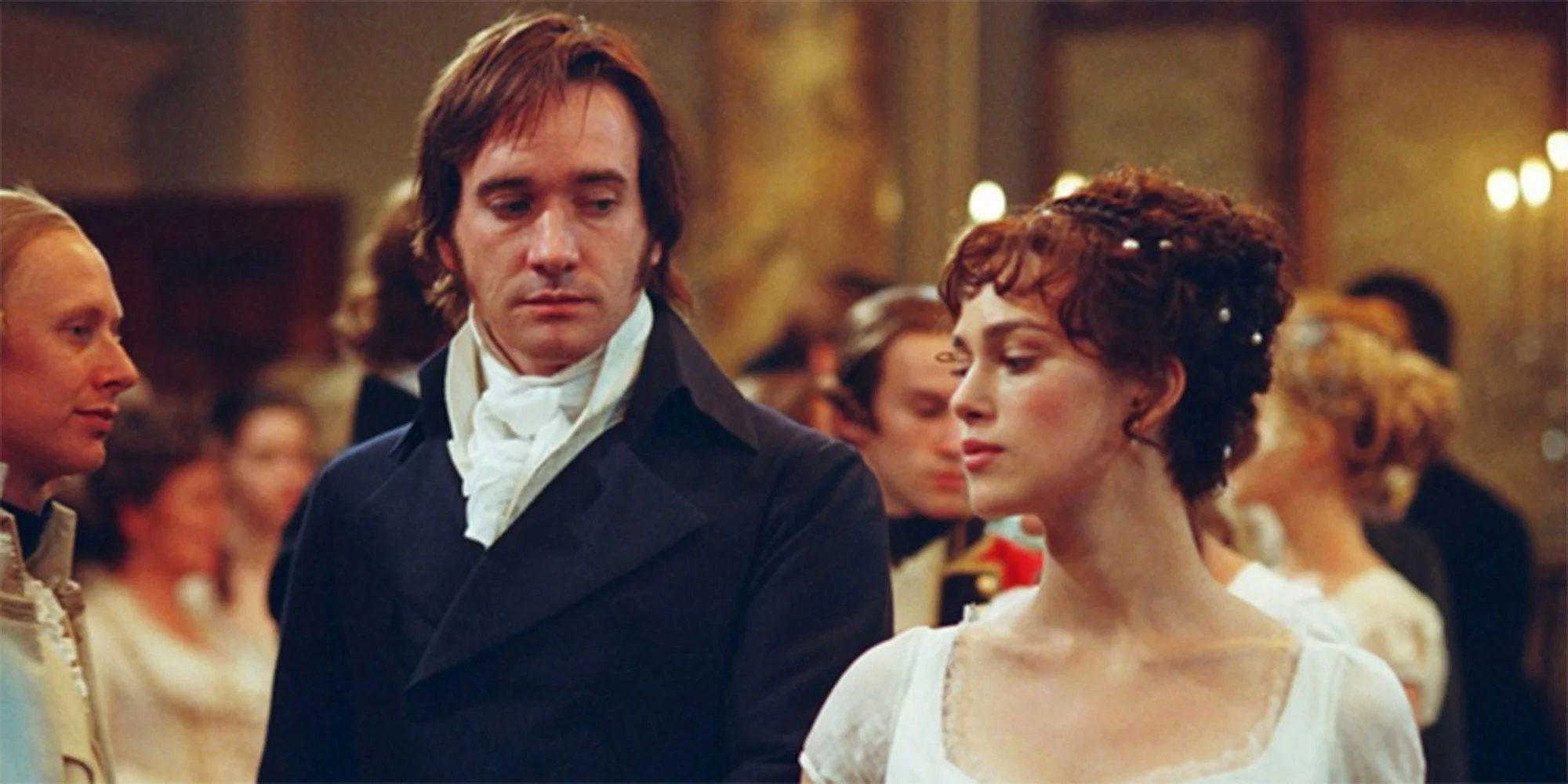 Keira Knightley et Matthew Macfadyen dans Orgueil et Préjugés (2005). © DR.