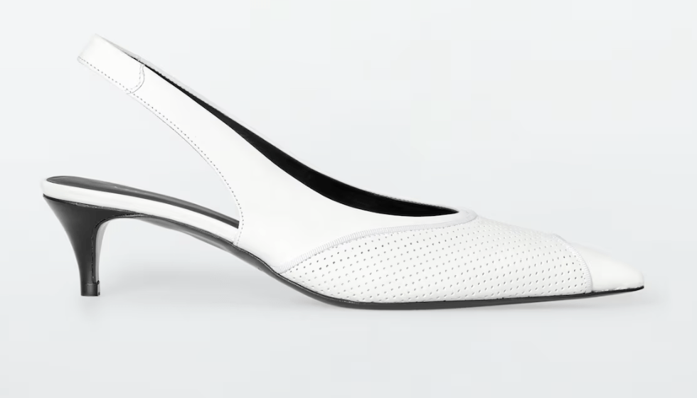 slingbacks en cuir blanc à petit talon tendance printemps-ete 2026 cos
