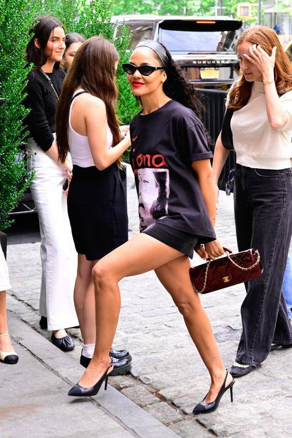 tessa thompson en slingbacks chanel à new york