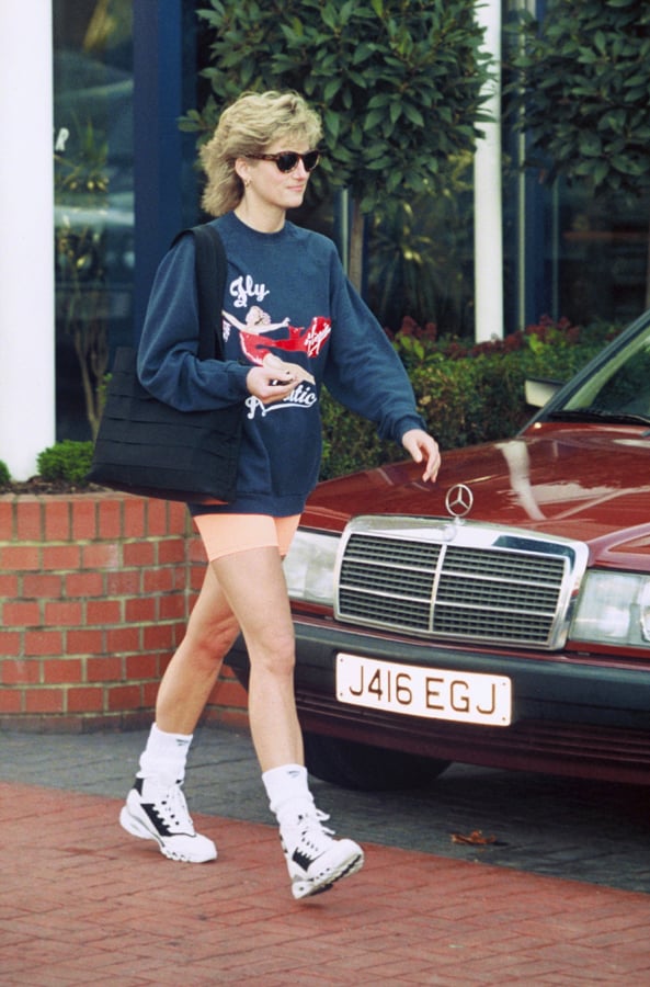 diana sportswear sneakers cycliste hoodie lunettes de soleil