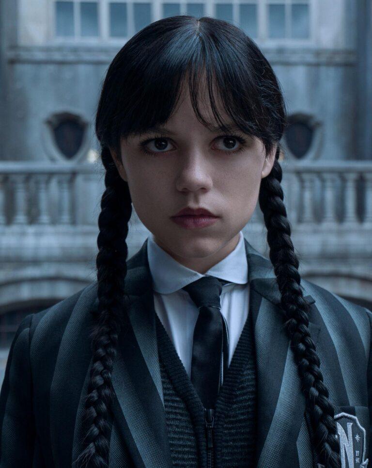 Photo de Jenna Ortega dans la saison 2 de la série Netflix Mercredi.