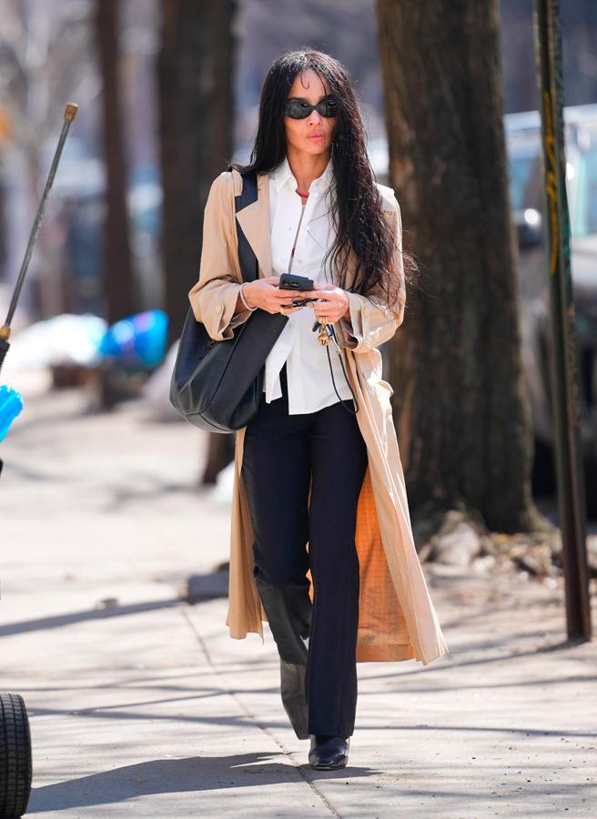 zoe kravitz en trench tendance printemps-ete 2026