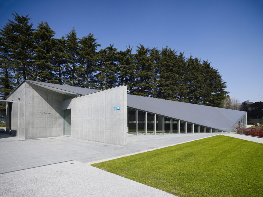 Le musée 21_21 Design Sight conçu par l'architecte Tadao Ando à Tokyo au Japon.