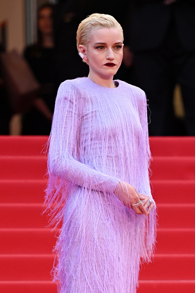 Julia Garner en Tom Ford et Messika à la première d'Eddington à Cannes 2025.