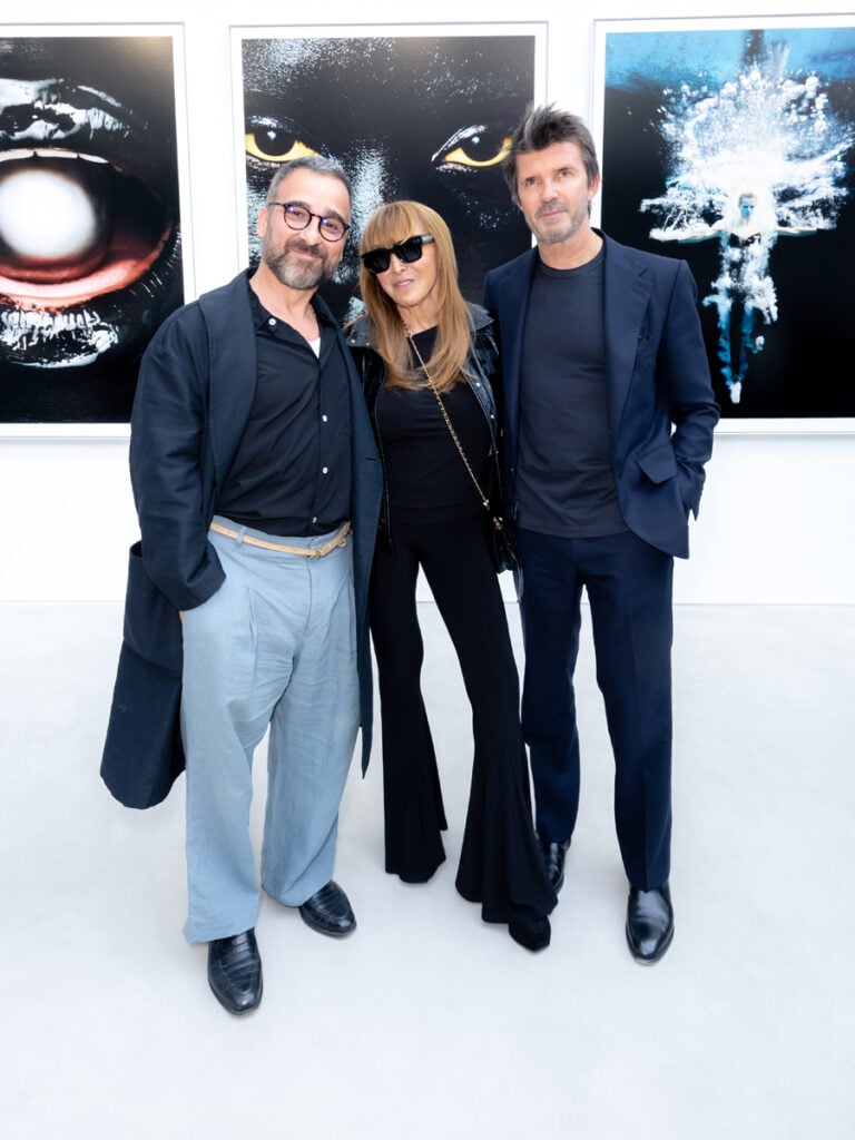 Txema Yeste, Babeth Djian et Paul-Emmanuel Reiffers au vernissage de son exposition avec Numéro