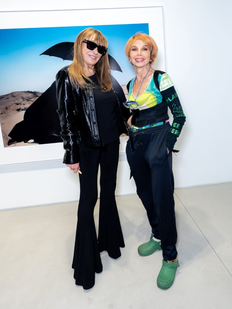 Babeth Djian et Victoria Abril © François Goizé au vernissage de l'exposition Txema Yeste x Numéro