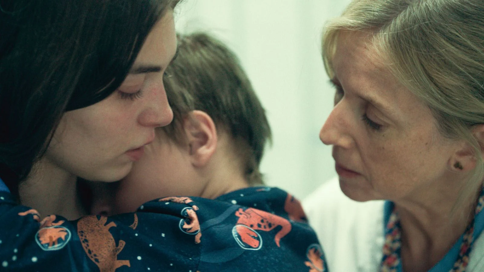 Anamaria Vartolomei et Léa Drucker dans le film L’Intérêt d’Adam (2025) © Laura Wandel.