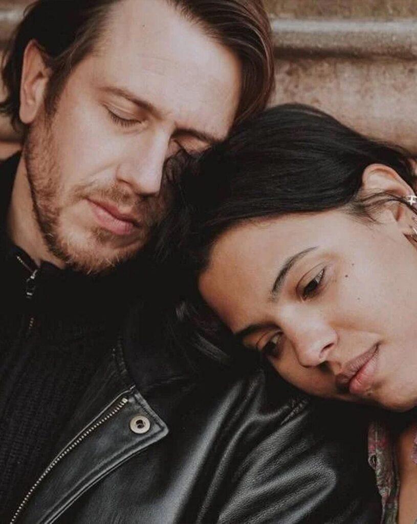 Bastien Bouillon et Zita Hanrot dans le film Aux jours qui viennent (2025) © Paname.