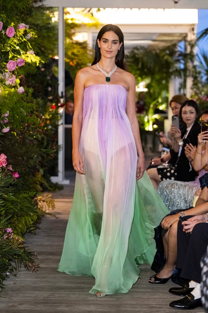 robe en soie peinte à la main de la collection haute couture Caroline's Couture by Chopard au Festival