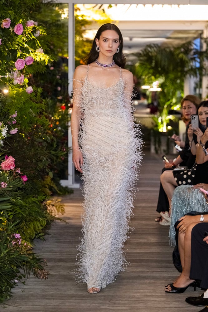 robe nude brodée de plumes de la collection haute couture Caroline's Couture by Chopard au Festival
