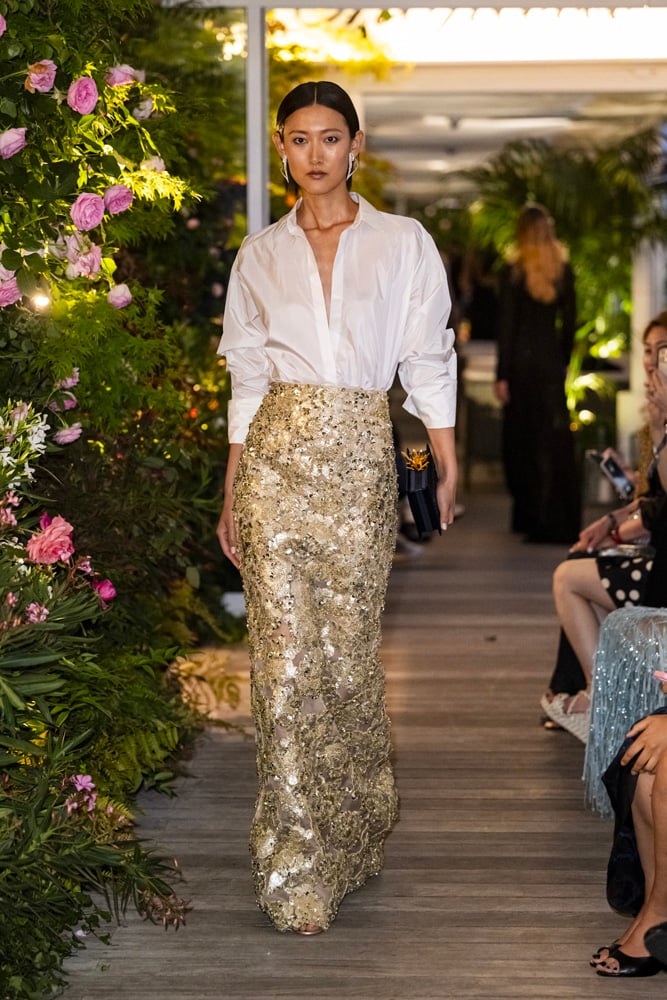 chemise blanche et jupe sirène dorée et brodée de la collection haute couture Caroline's Couture by Chopard au Festival