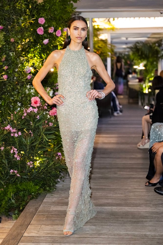 robe longue brodée de sequins de la collection haute couture Caroline's Couture by Chopard au Festival