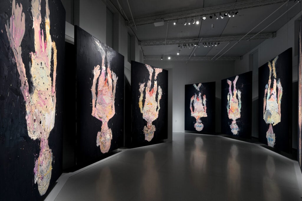 Georg Baselitz, série “Avignon” (2014). Vue de l’exposition Corps et âmes,
Bourse de commerce – Pinault Collection, Paris, 2025.