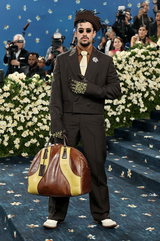 Bad Bunny en costume Prada au Met Gala 2025.