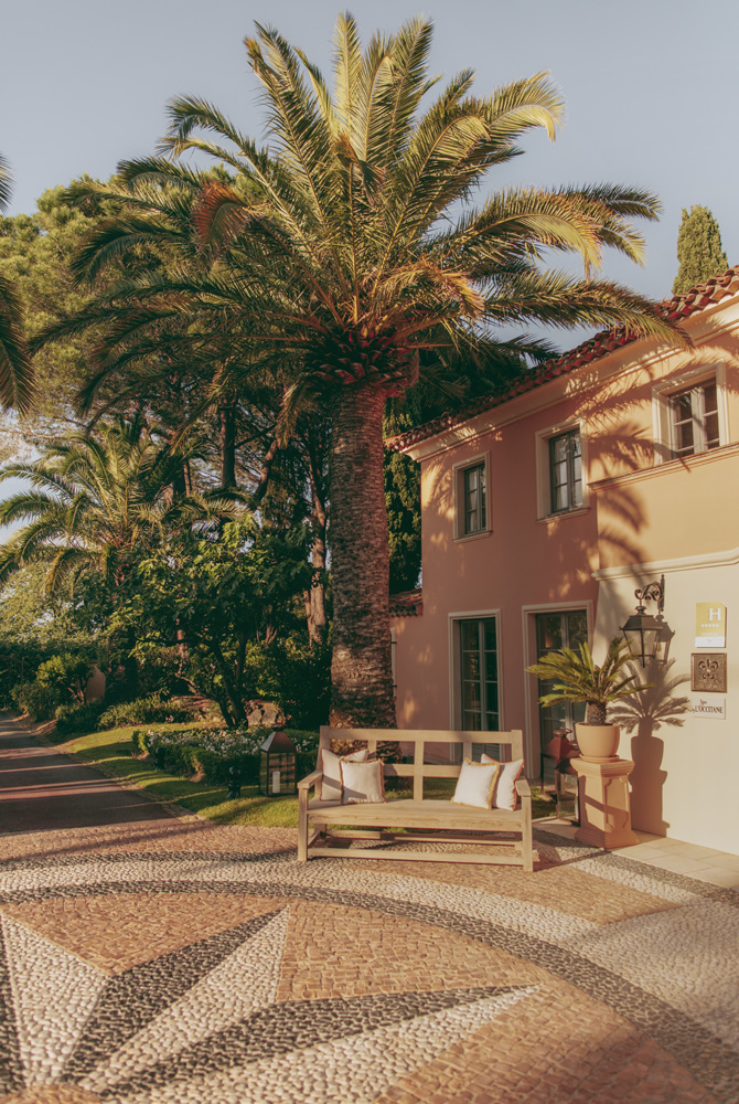 L'entrée de l'hôtel à Saint-Tropez.