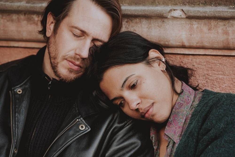 Bastien Bouillon et Zita Hanrot dans le film Aux jours qui viennent (2025) © Paname.