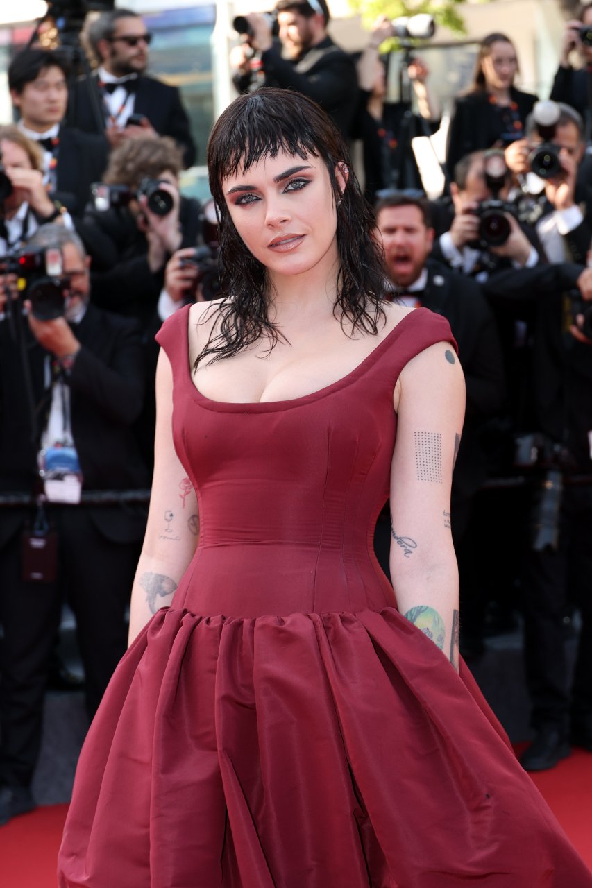 Cara Delevingne wearing a burgundy dress at the 2025 Cannes Film Festival © Daniele Venturelli.