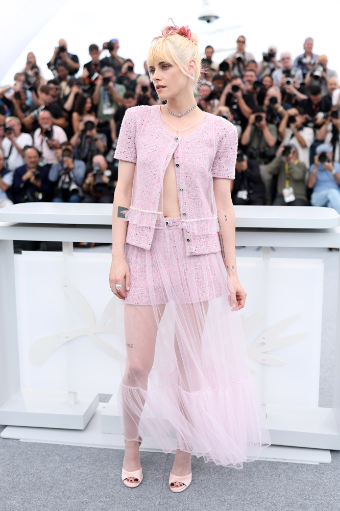 Kristen Stewart pose lors du photocall de « La Chronologie de l'eau » lors de la 78e édition du Festival de Cannes, au Palais des Festivals, le 16 mai 2025 à Cannes, en France. ©Pascal Le Segretain/Getty Images