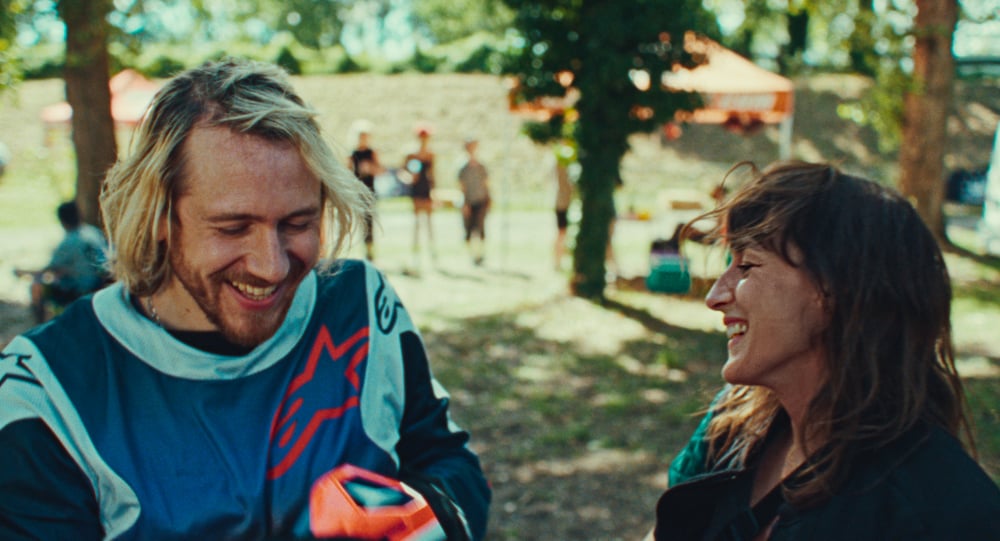 Bastin Bouillon et Juliette Armanet dans le film Partir un jour