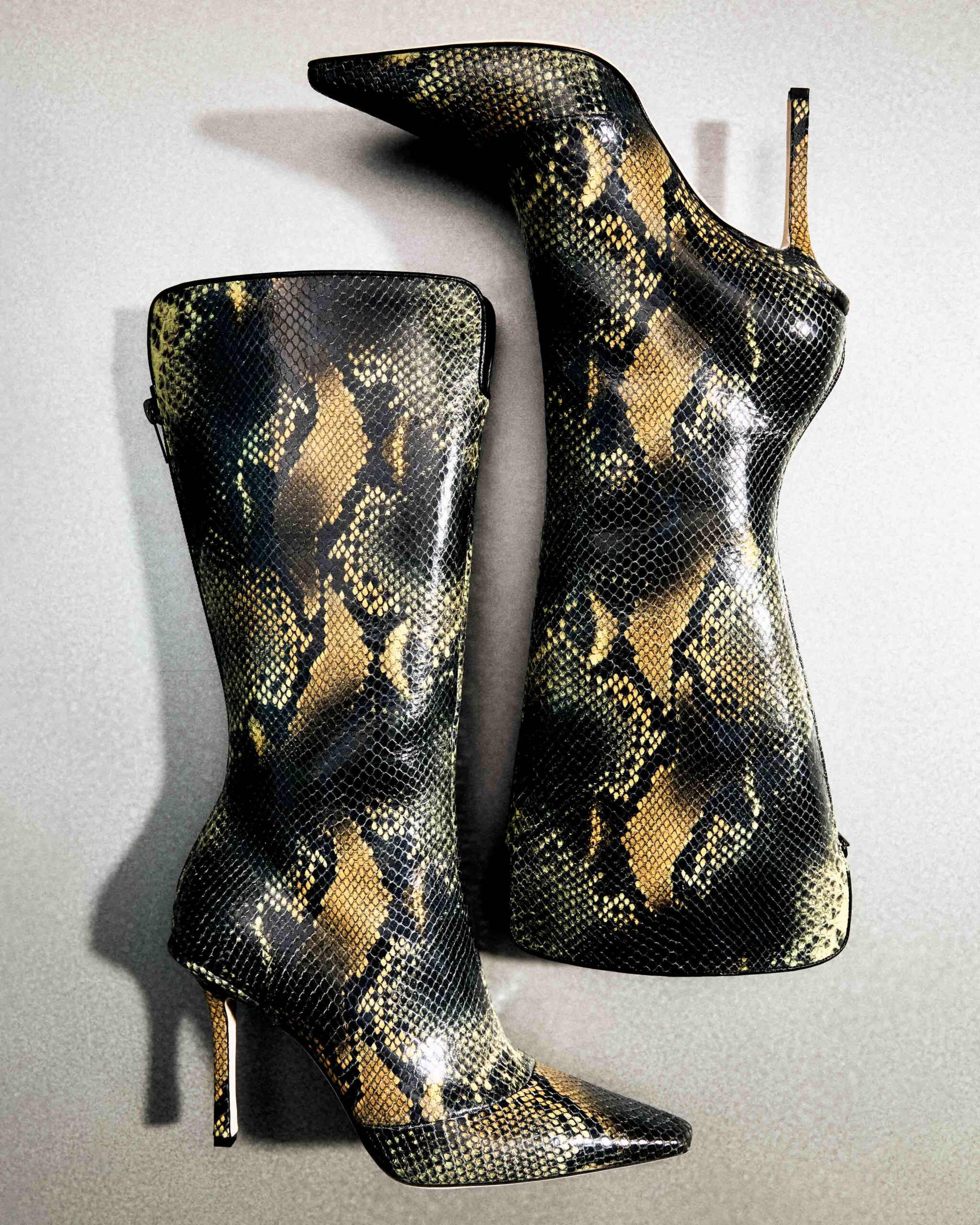 boots jimmy choo à talon en cuir imprimé python modèle de 2000