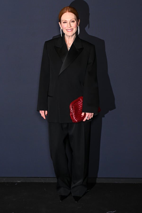 julianne moore en costume bottega veneta au diner women in motion par kering au festival de cannes 2025