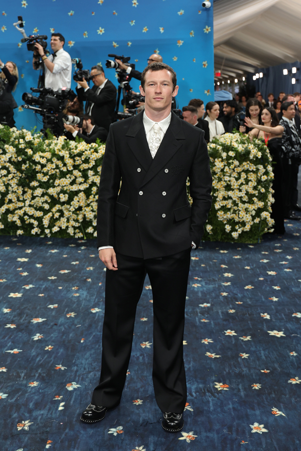 callum turner en costume louis vuitton au met gala 2025