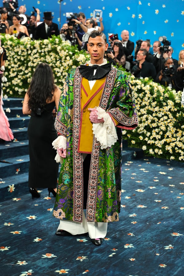 guillaume diop en ensemble maison valentino