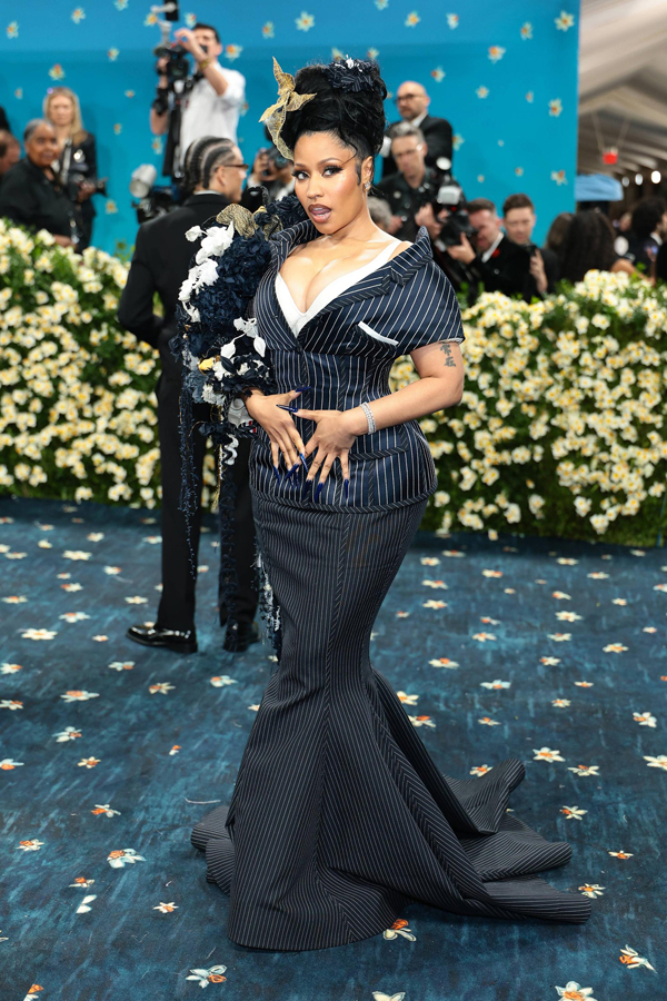 nicki minaj en tailleur thom browne au met gala 2025