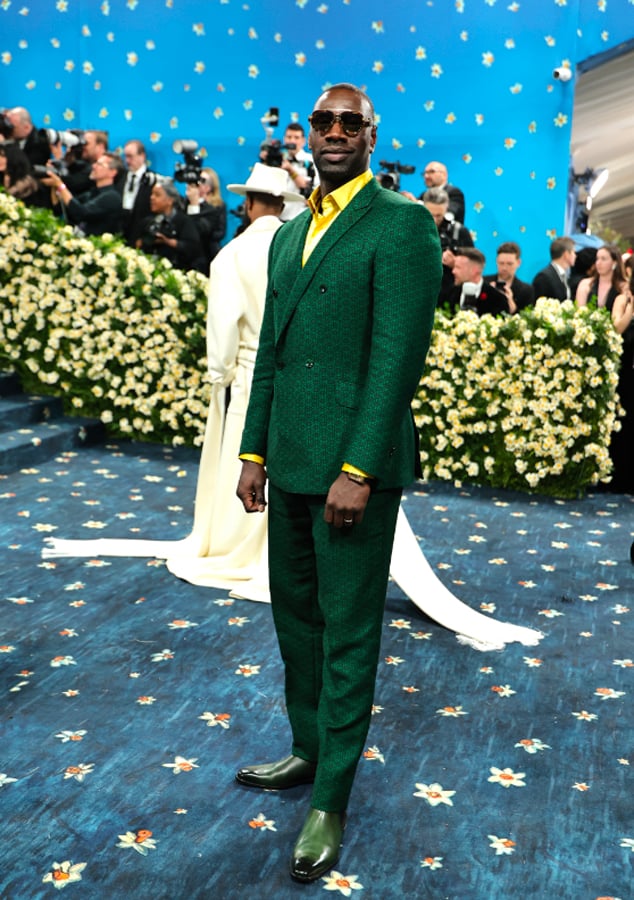 omar sy en costume Ozwald Boateng et montre jaeger lecoultre